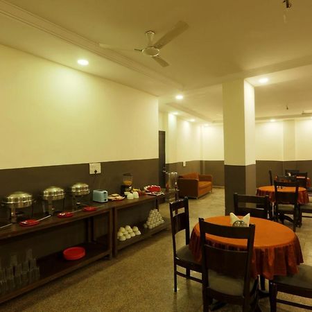Hotel Square Stay Yeni Delhi Dış mekan fotoğraf