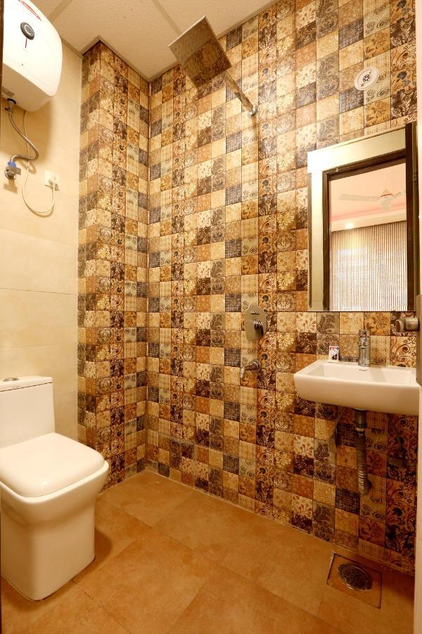 Hotel Square Stay Yeni Delhi Dış mekan fotoğraf