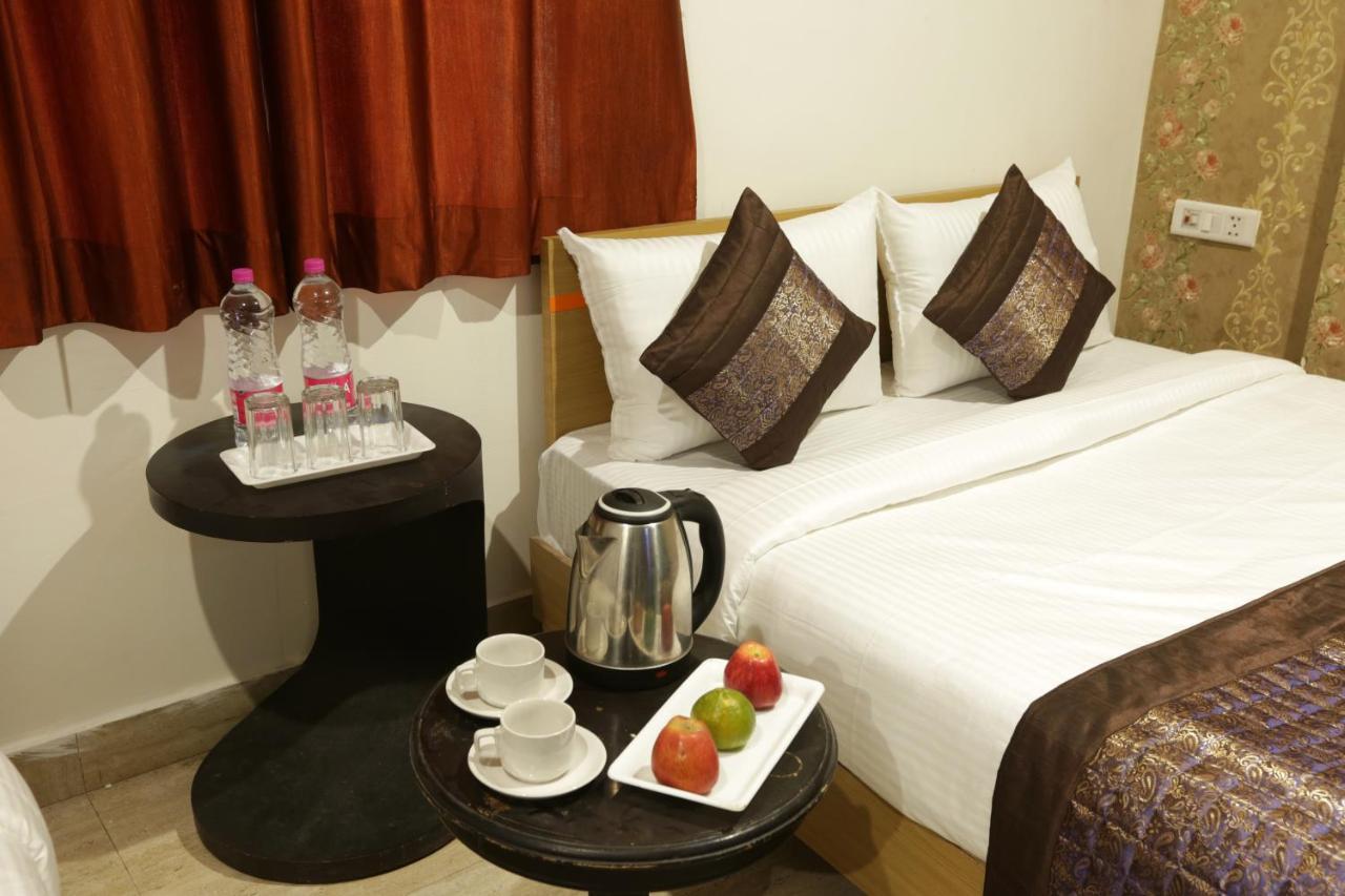 Hotel Square Stay Yeni Delhi Dış mekan fotoğraf