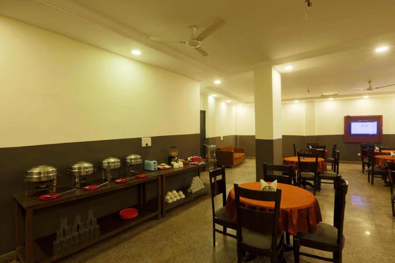 Hotel Square Stay Yeni Delhi Dış mekan fotoğraf